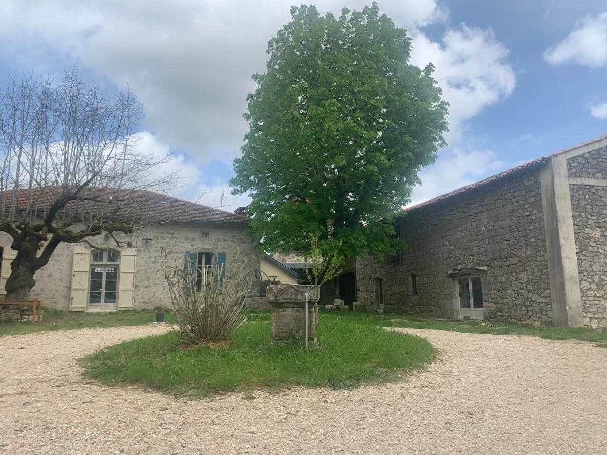 Maison Papillon Gite De Ressourcement Lusignan-Petit Extérieur photo
